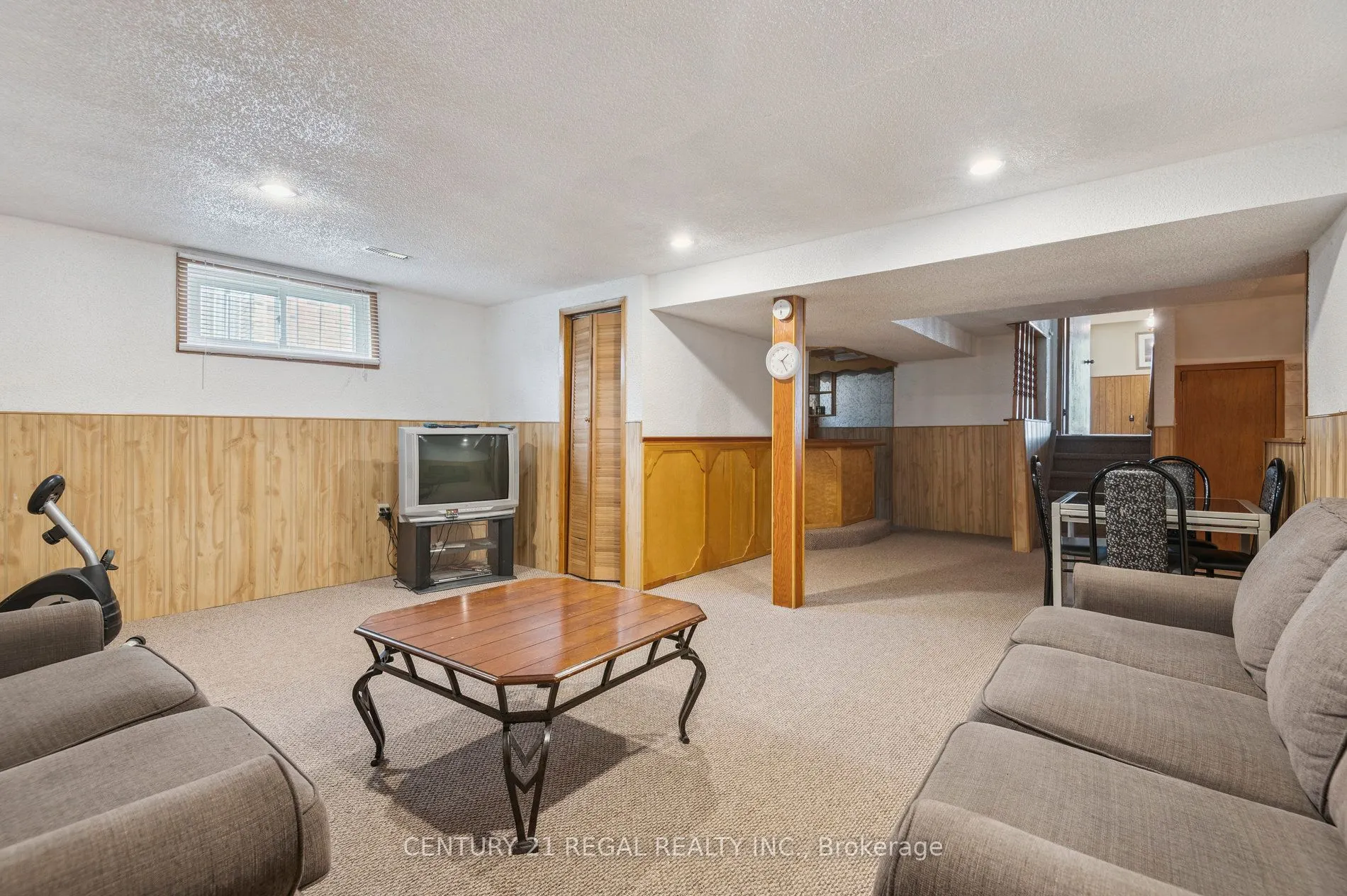 152 Weir Crescent