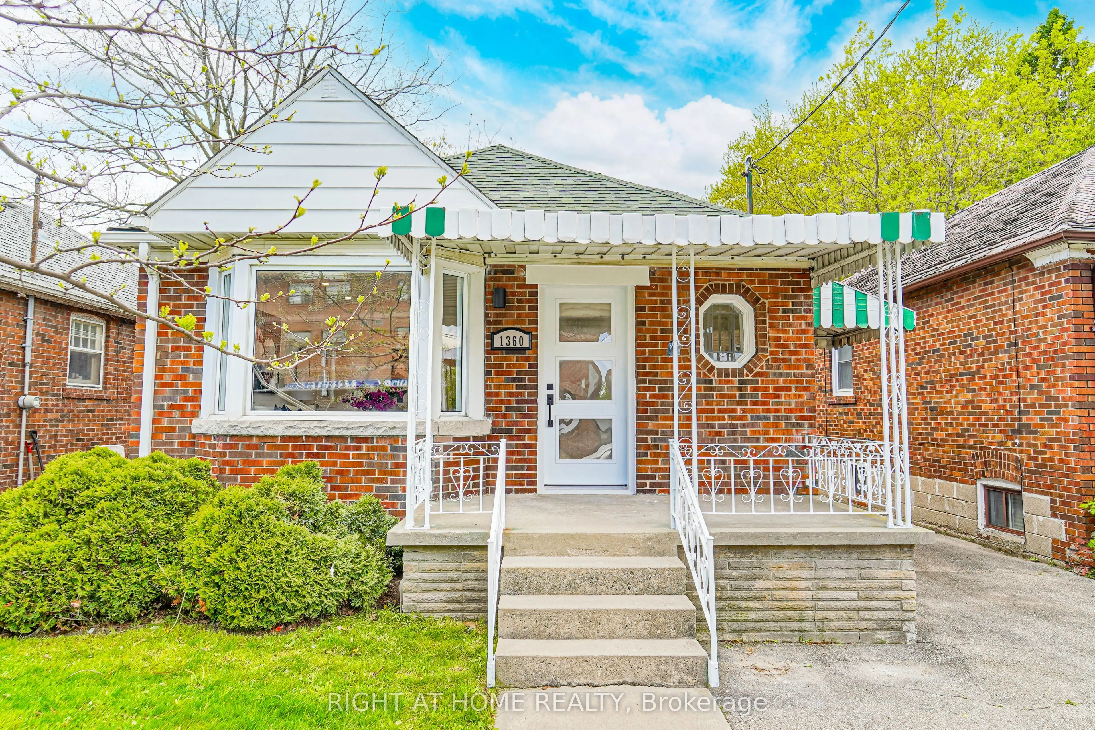 1360 Woodbine Avenue