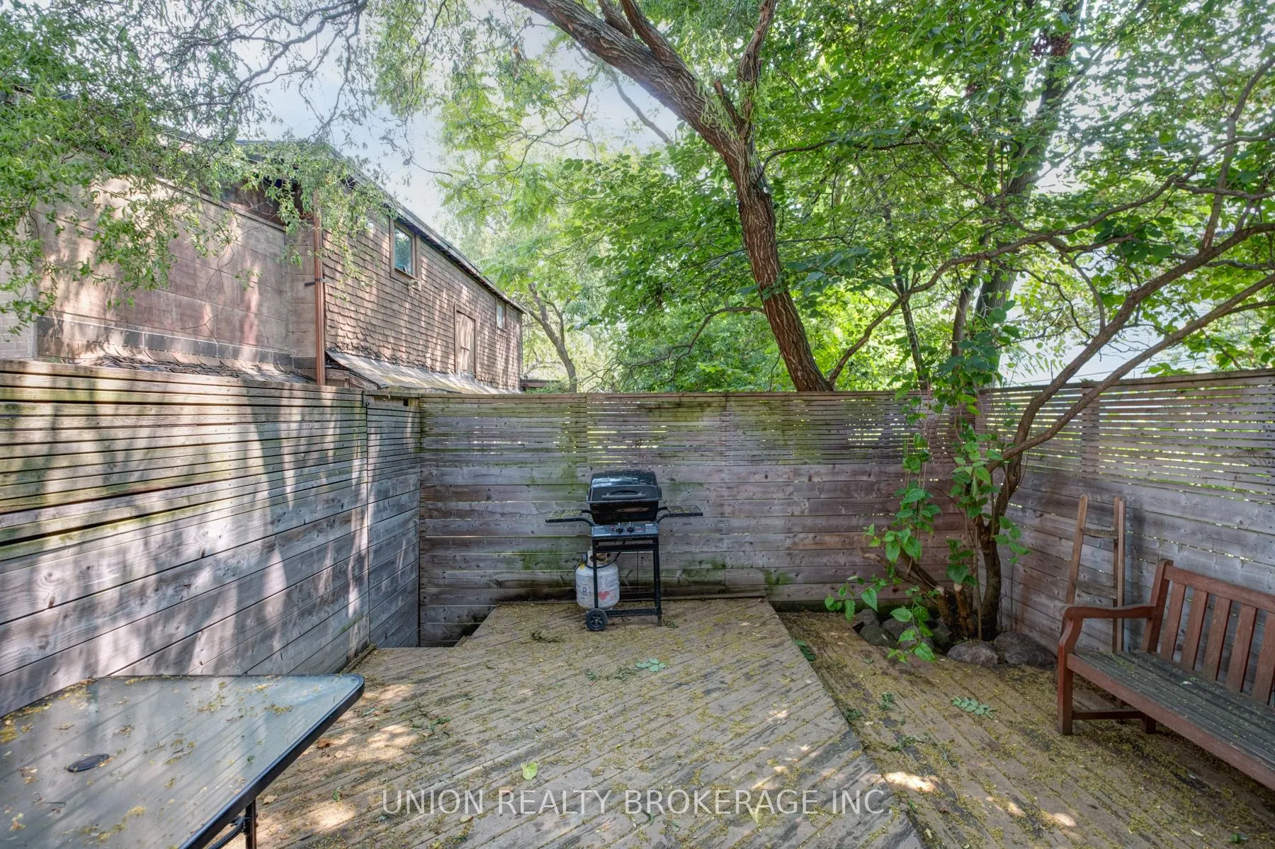 211 De Grassi Street