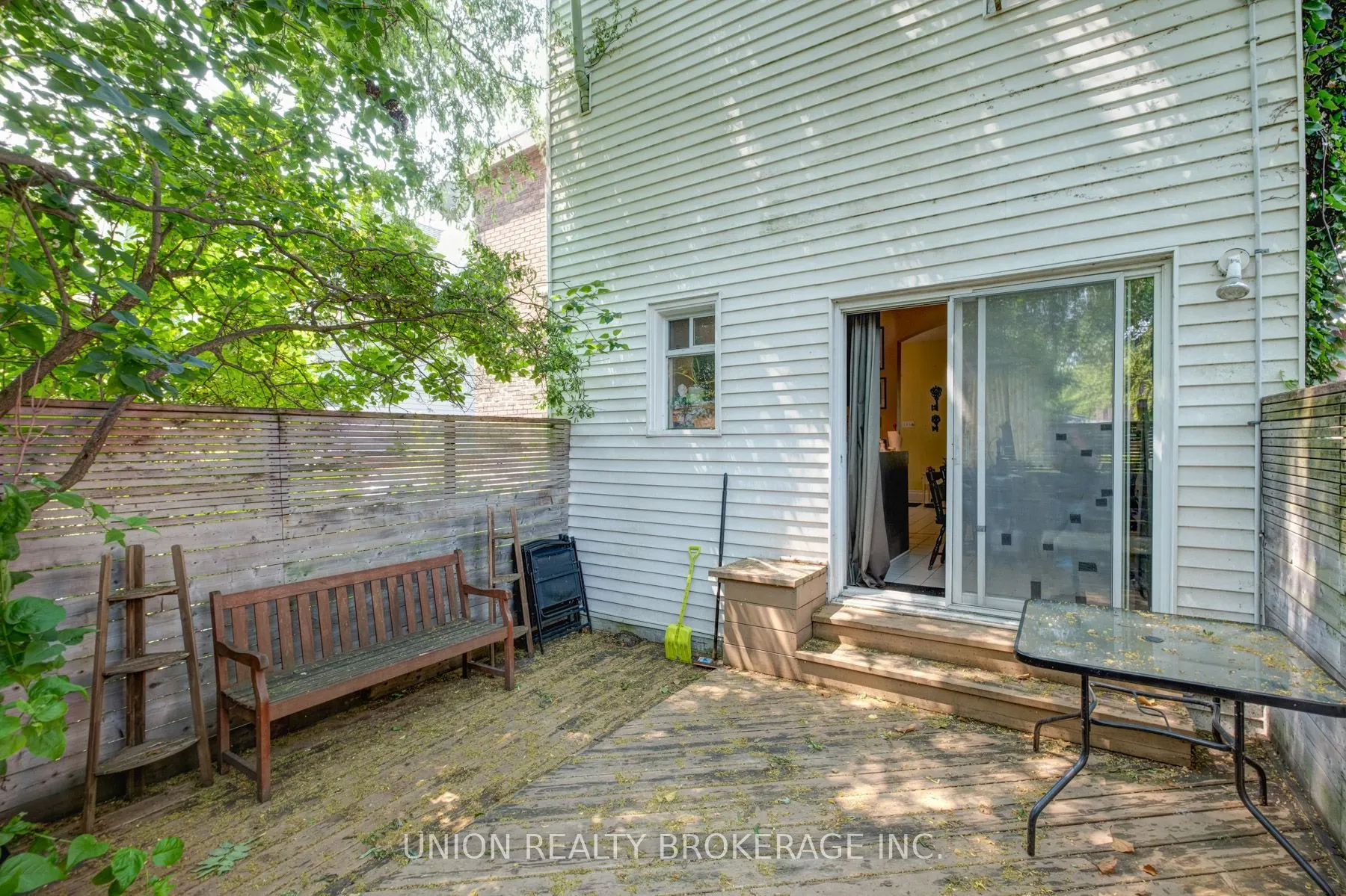 211 De Grassi Street