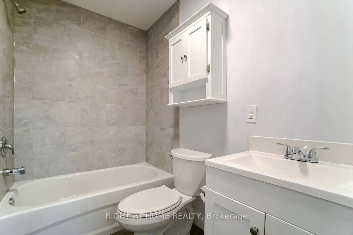 865 Simcoe Street S