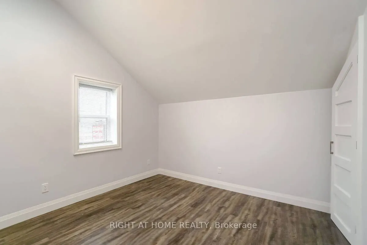 865 Simcoe Street S