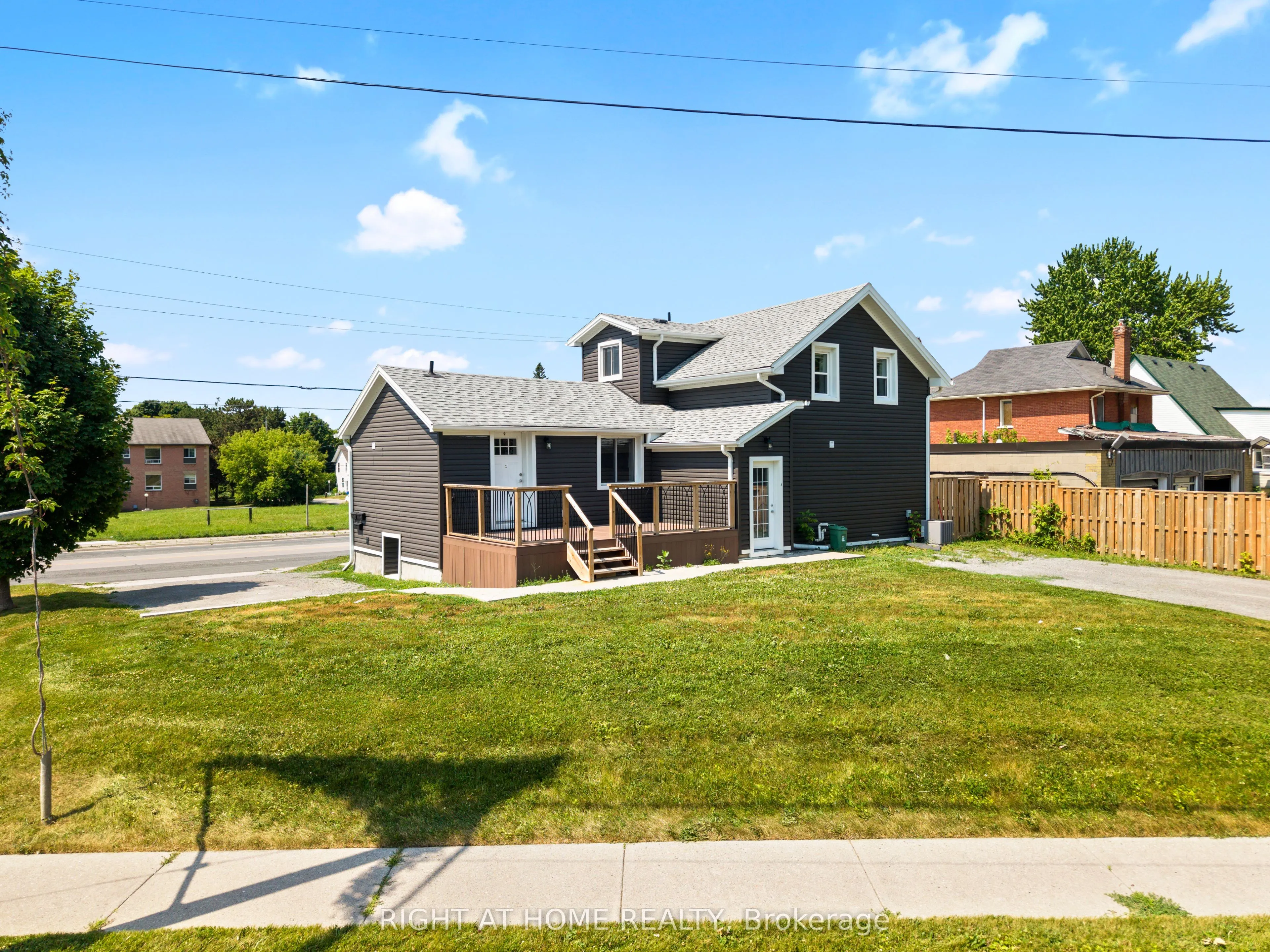 865 Simcoe Street S