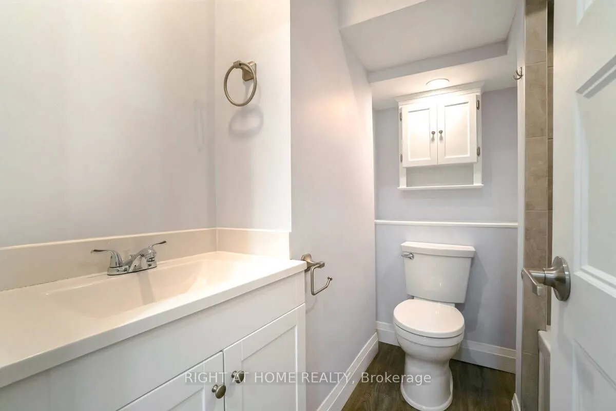 865 Simcoe Street S