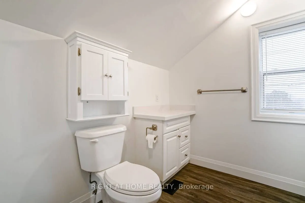 865 Simcoe Street S