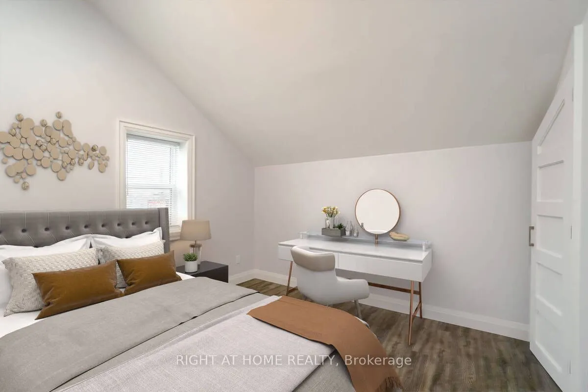 865 Simcoe Street S