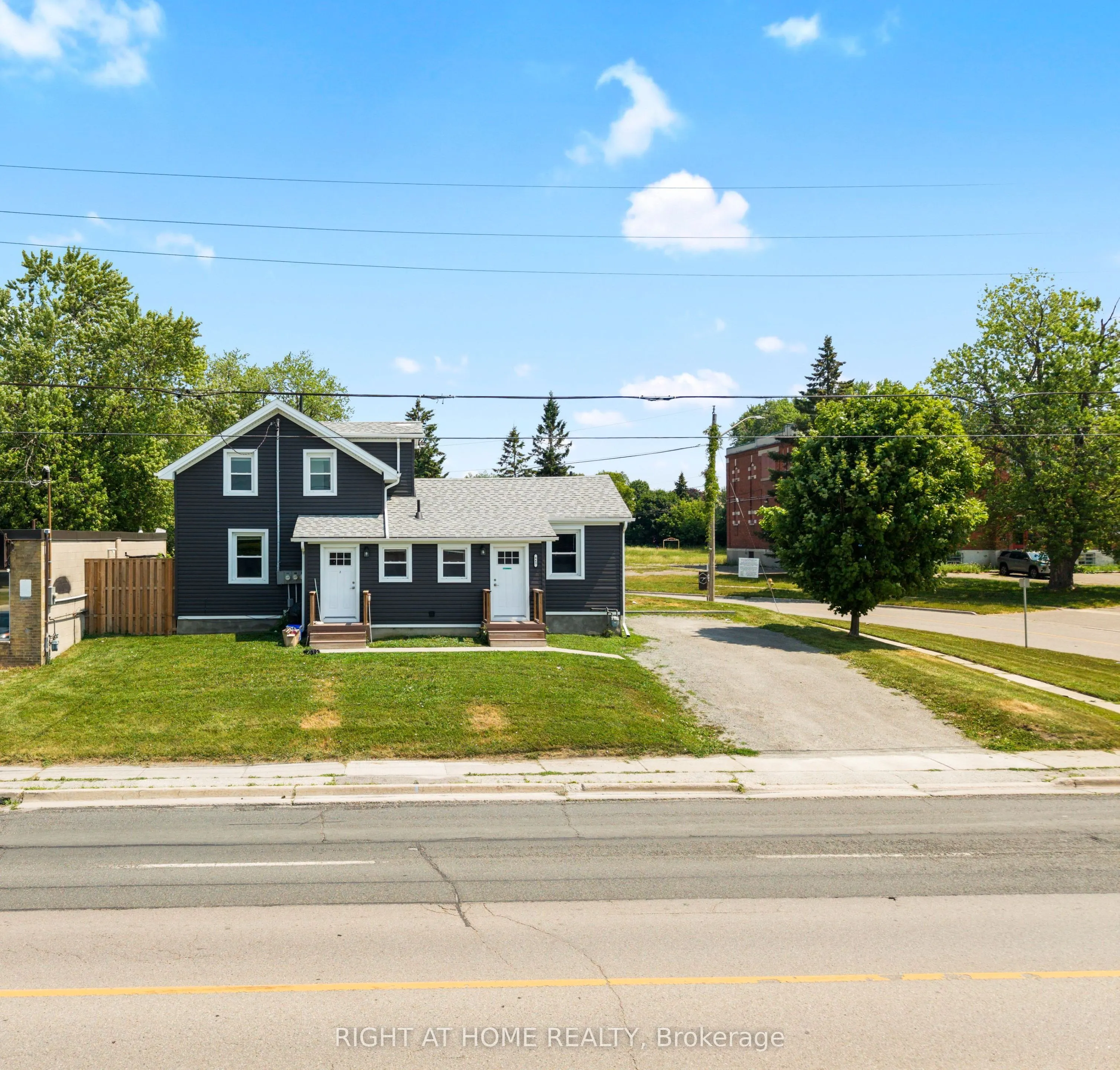 865 Simcoe Street S