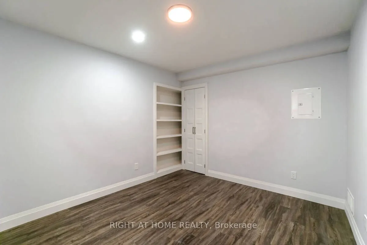 865 Simcoe Street S