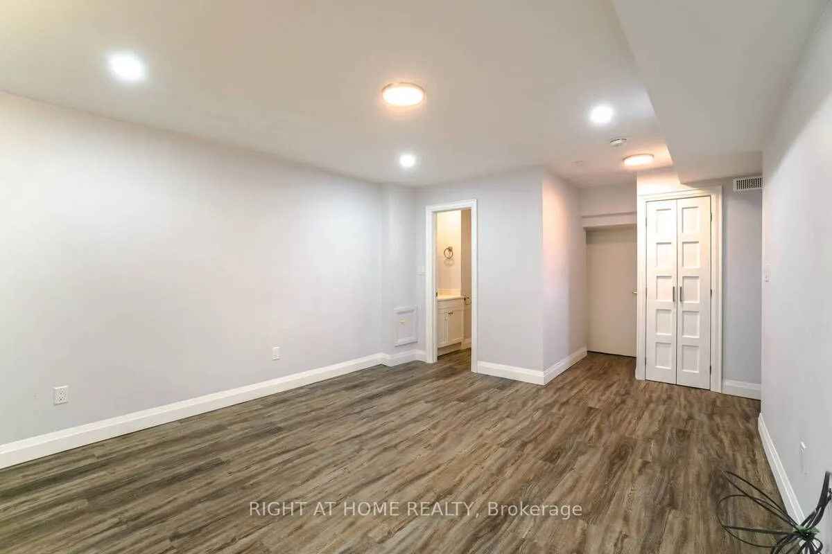 865 Simcoe Street S