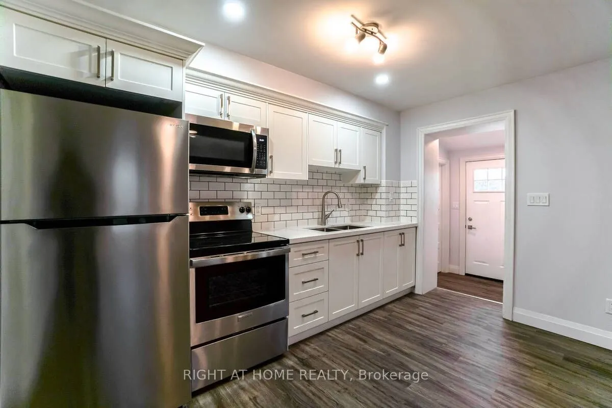 865 Simcoe Street S