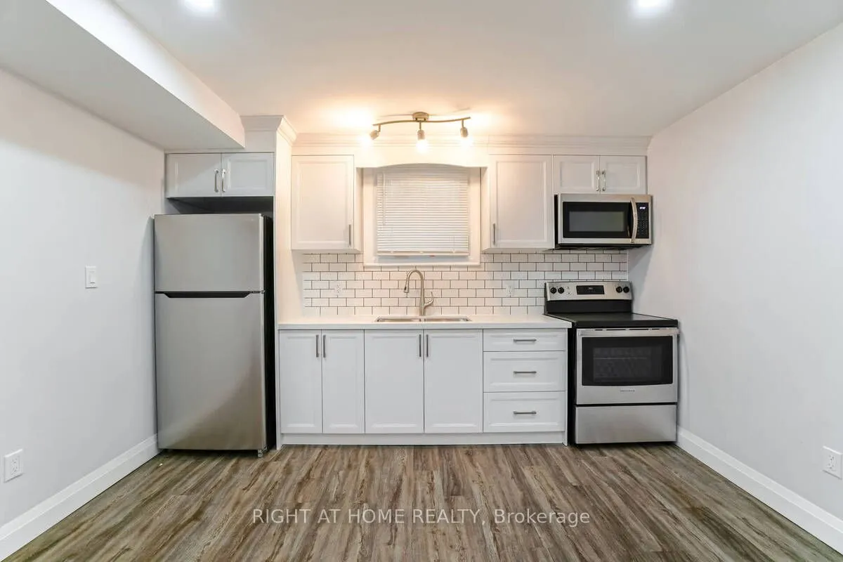 865 Simcoe Street S