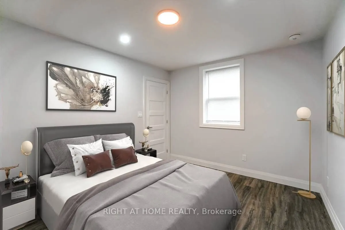 865 Simcoe Street S
