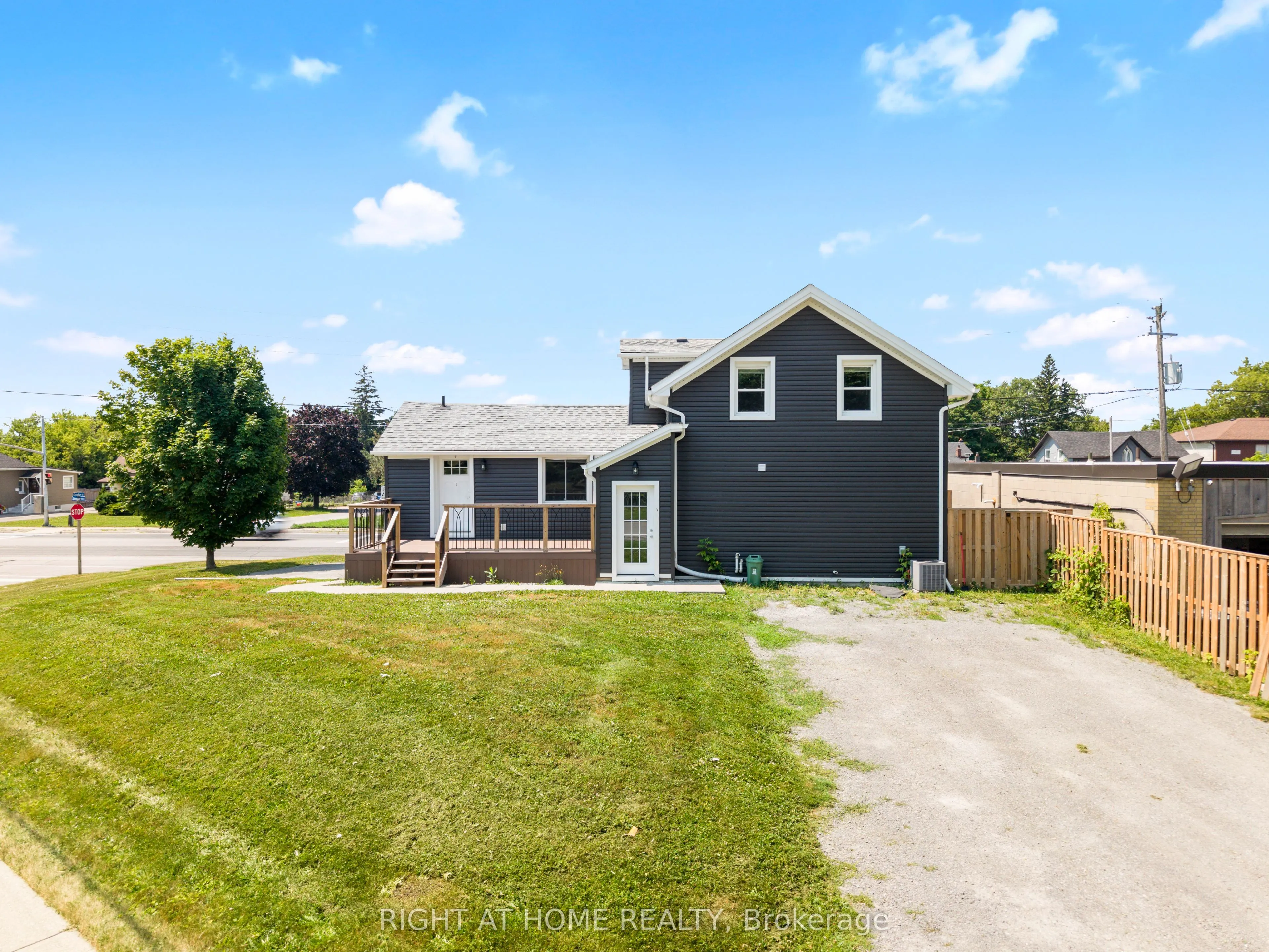 865 Simcoe Street S