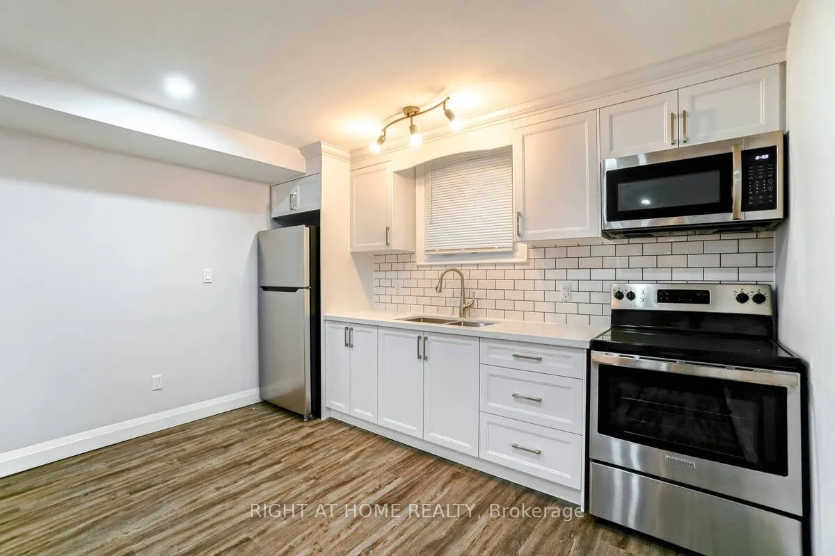 865 Simcoe Street S