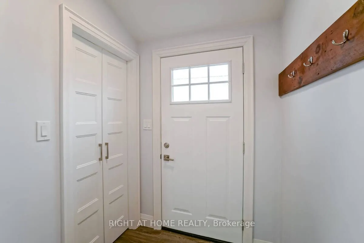865 Simcoe Street S