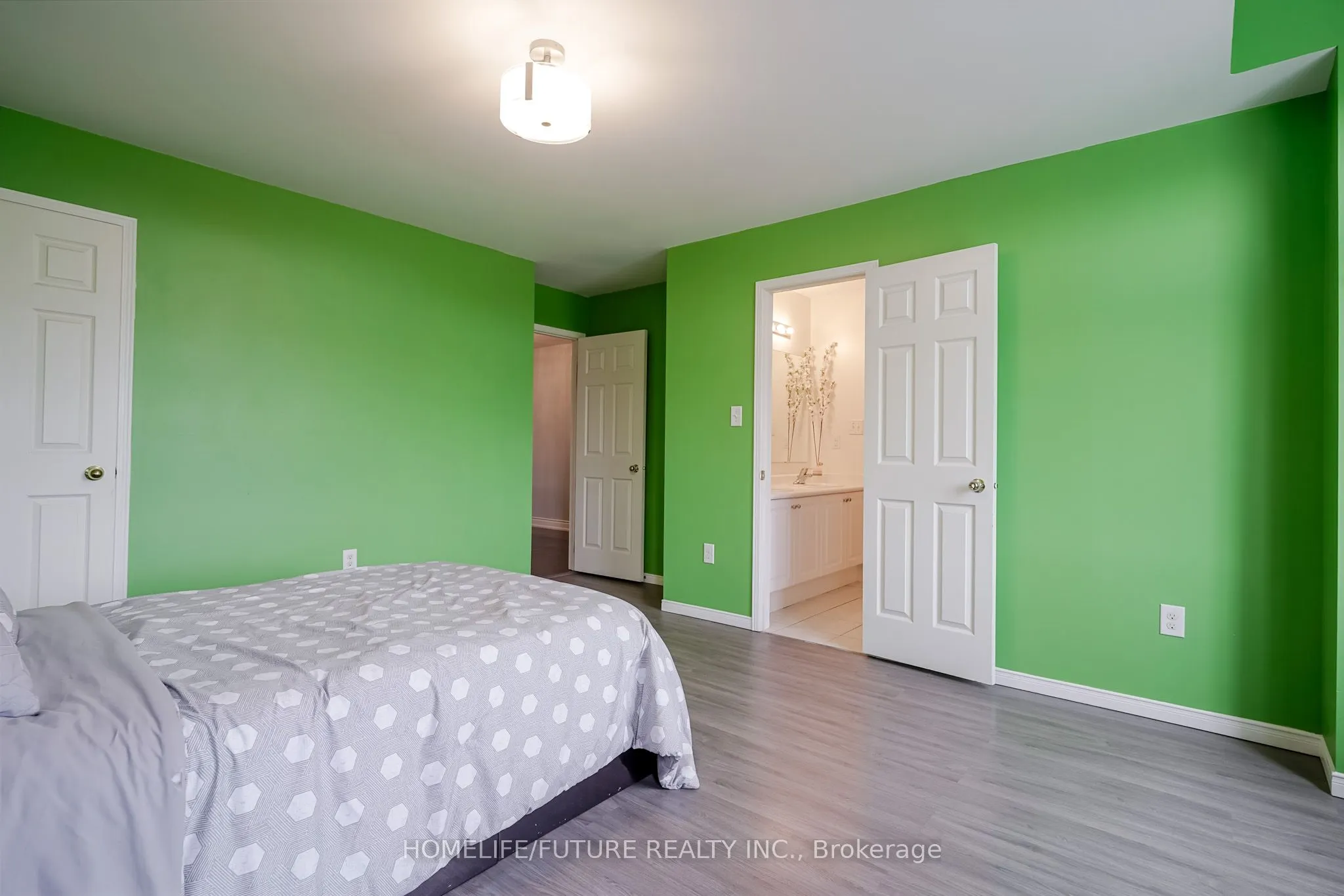 14 Mosely Crescent
