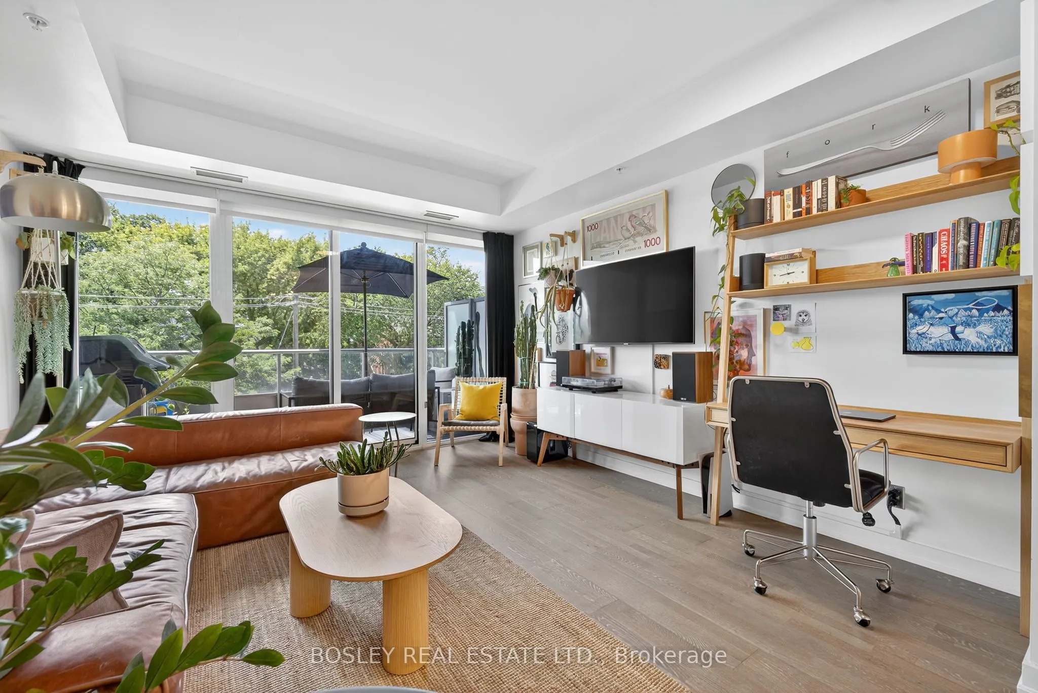 1960 Queen Street E, #305