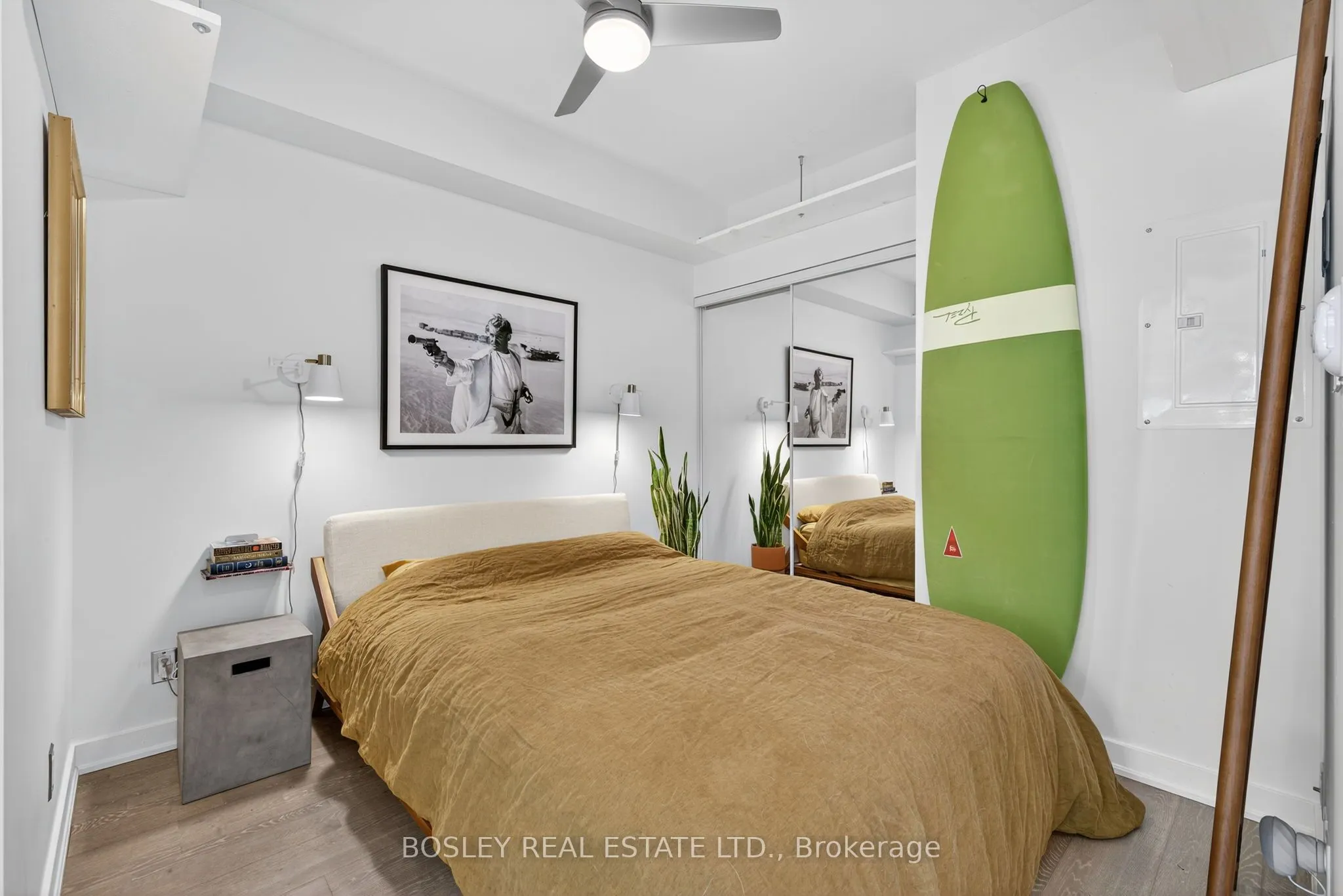 1960 Queen Street E, #305