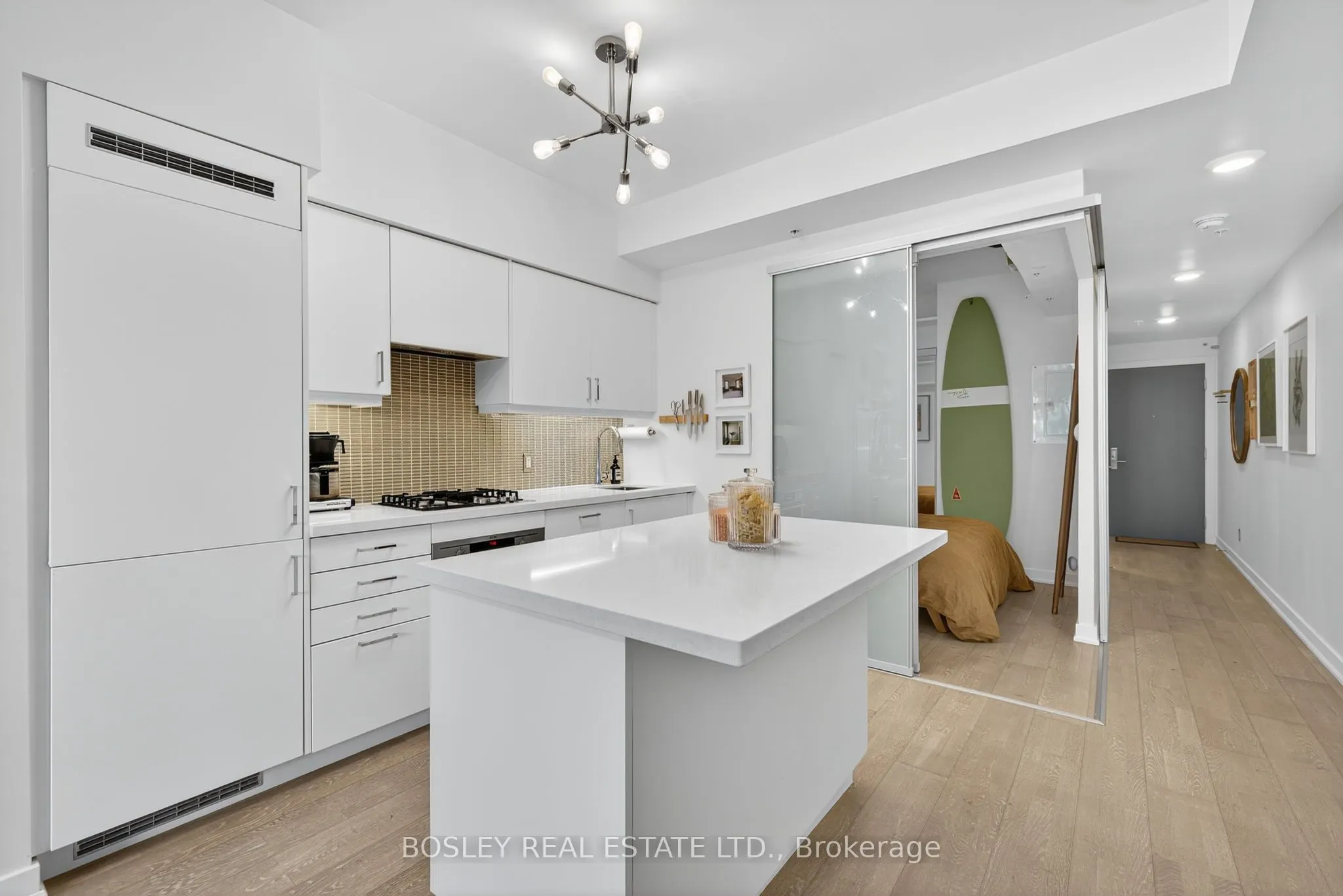 1960 Queen Street E, #305