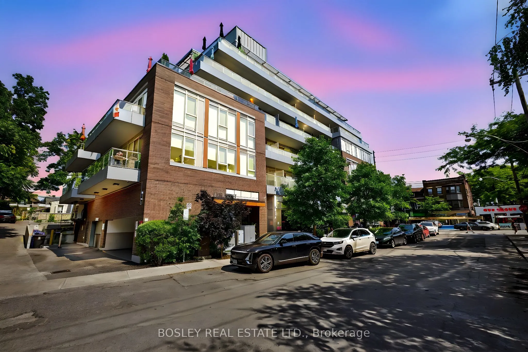 1960 Queen Street E, #305