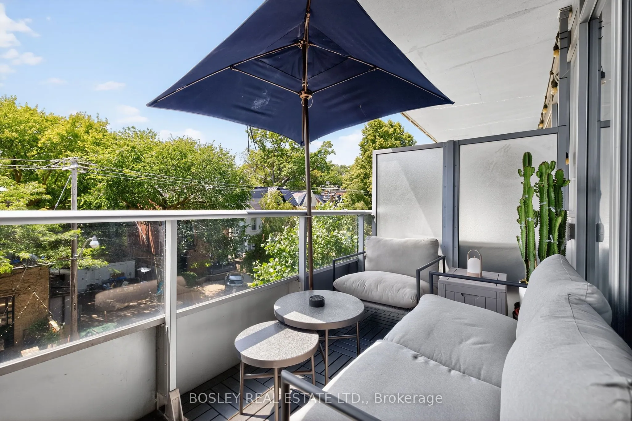 1960 Queen Street E, #305