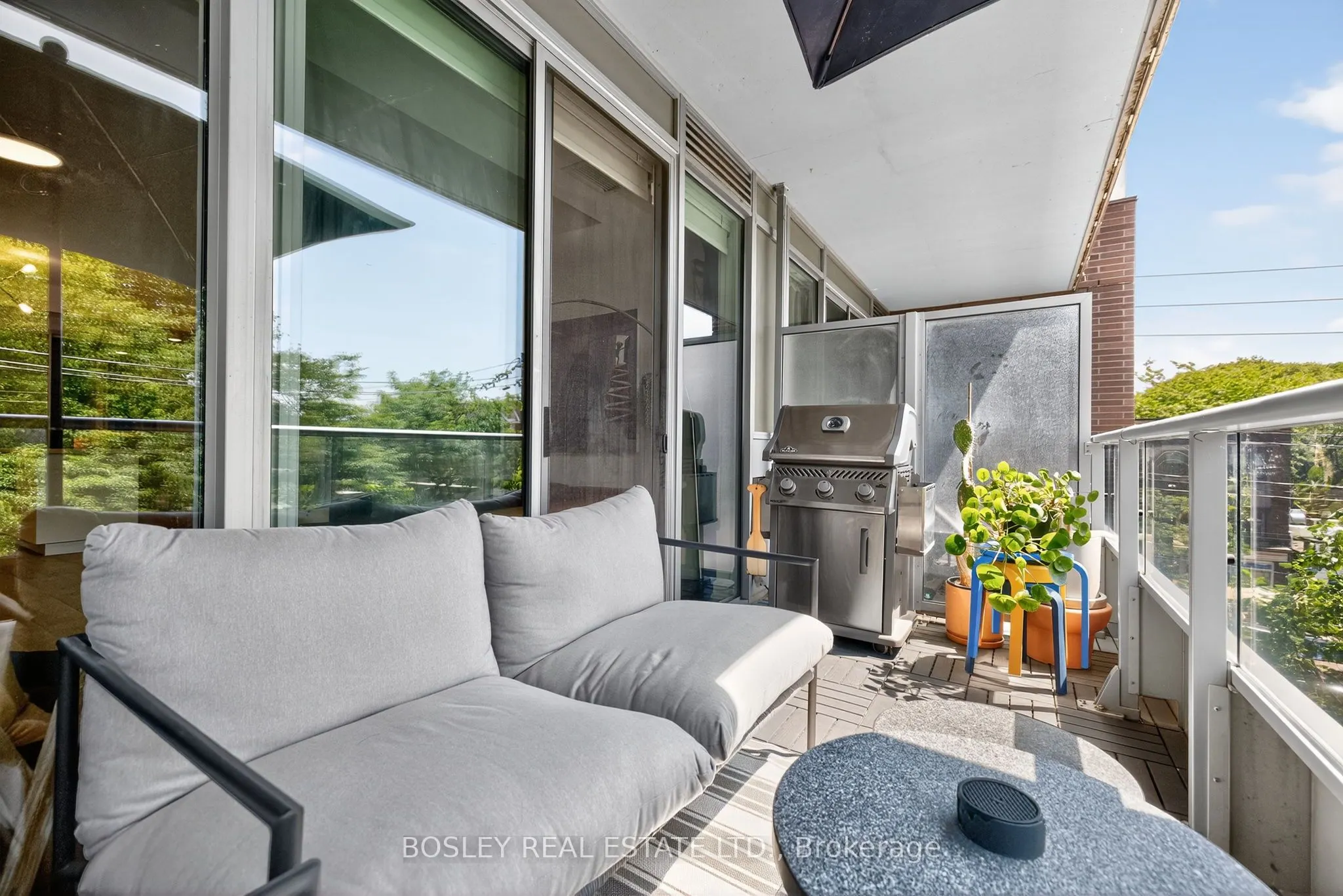 1960 Queen Street E, #305