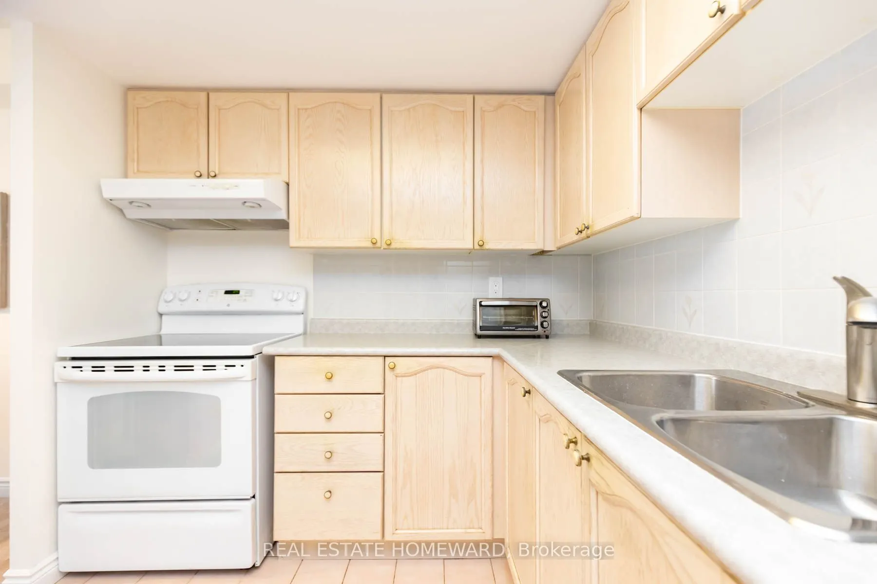 1093 Kingston Rd Avenue, #409