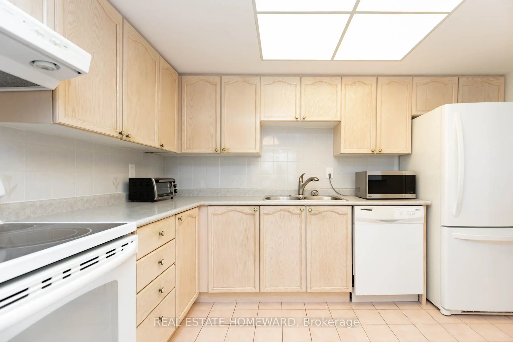 1093 Kingston Rd Avenue, #409