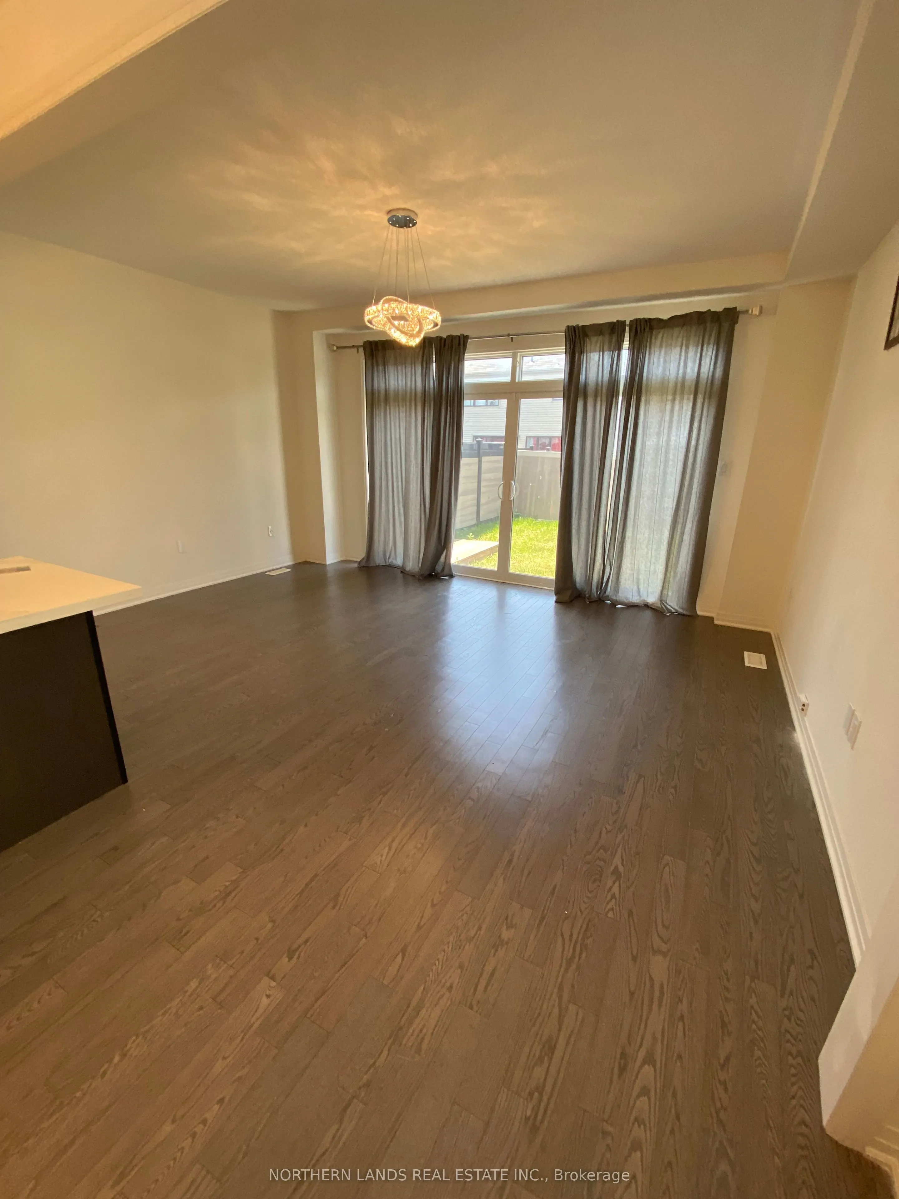 18 LARKIN Lane N