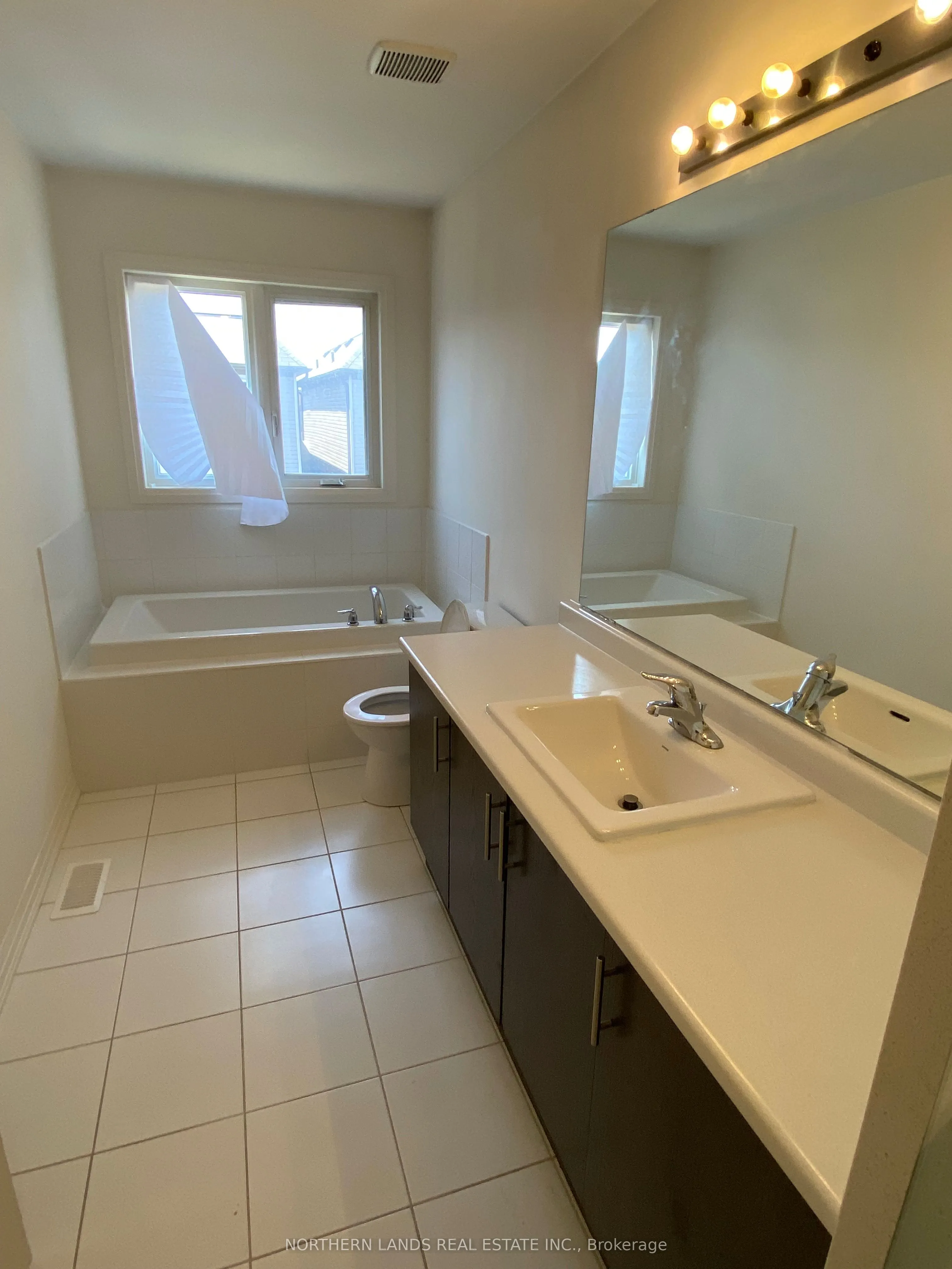 18 LARKIN Lane N