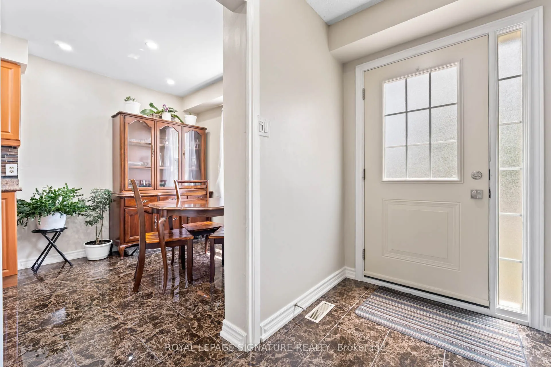 85 Bradstone Square
