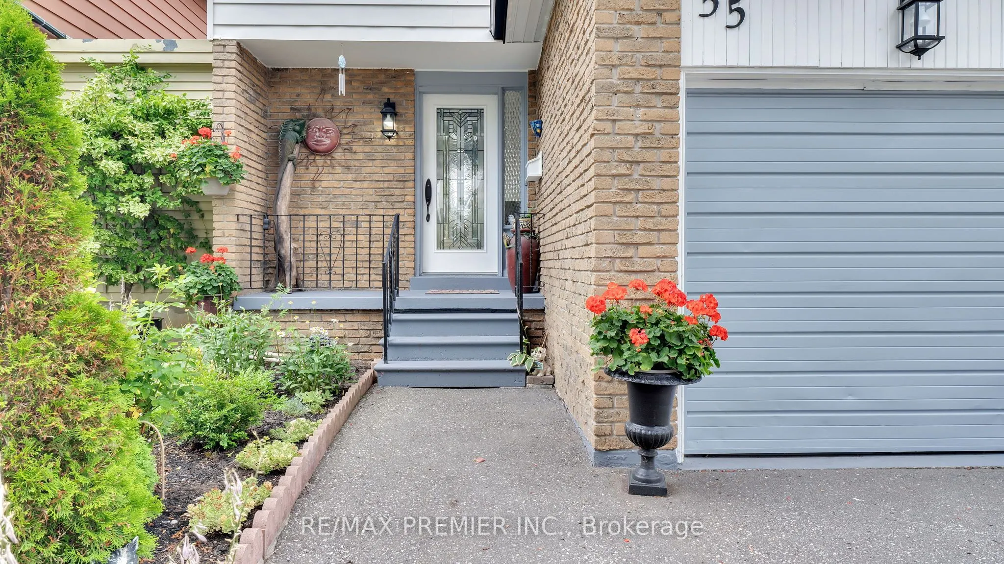 55 Loscombe Drive