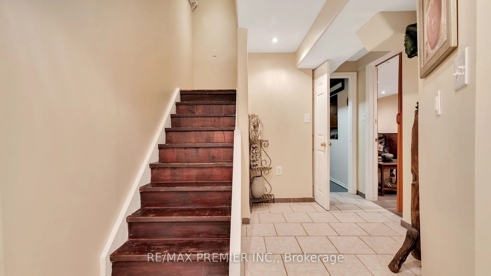 55 Loscombe Drive
