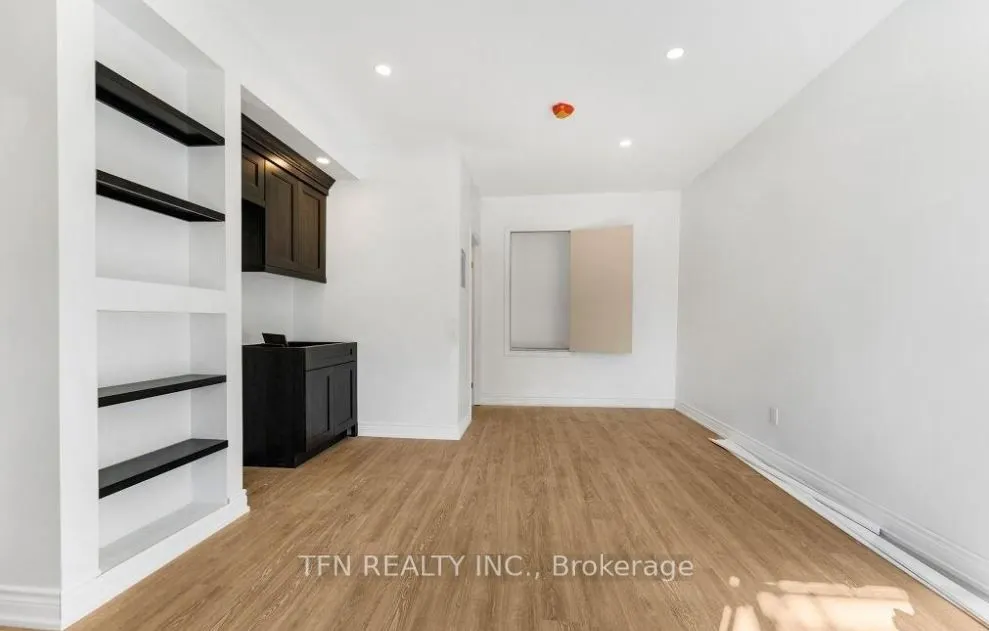 1279-1281 Gerrard Street E