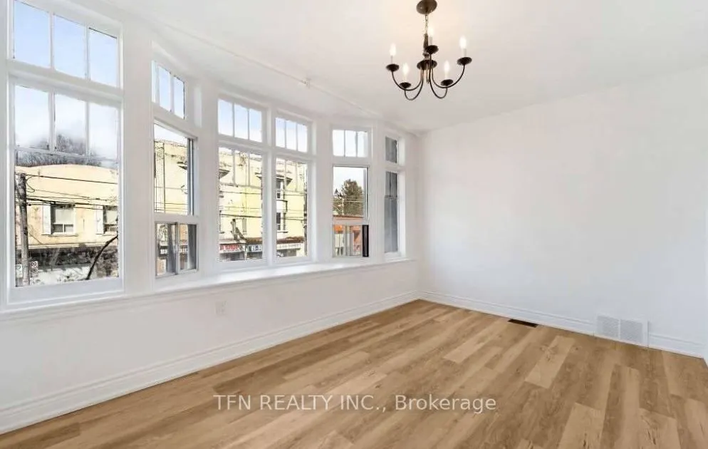 1279-1281 Gerrard Street E