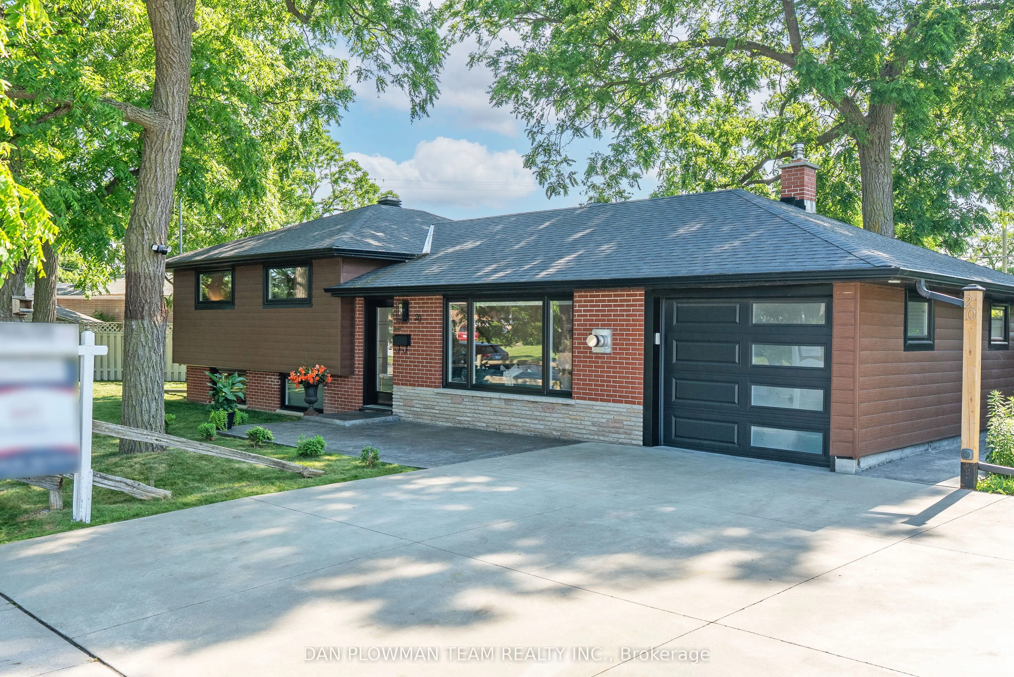 20 Sandra Street E