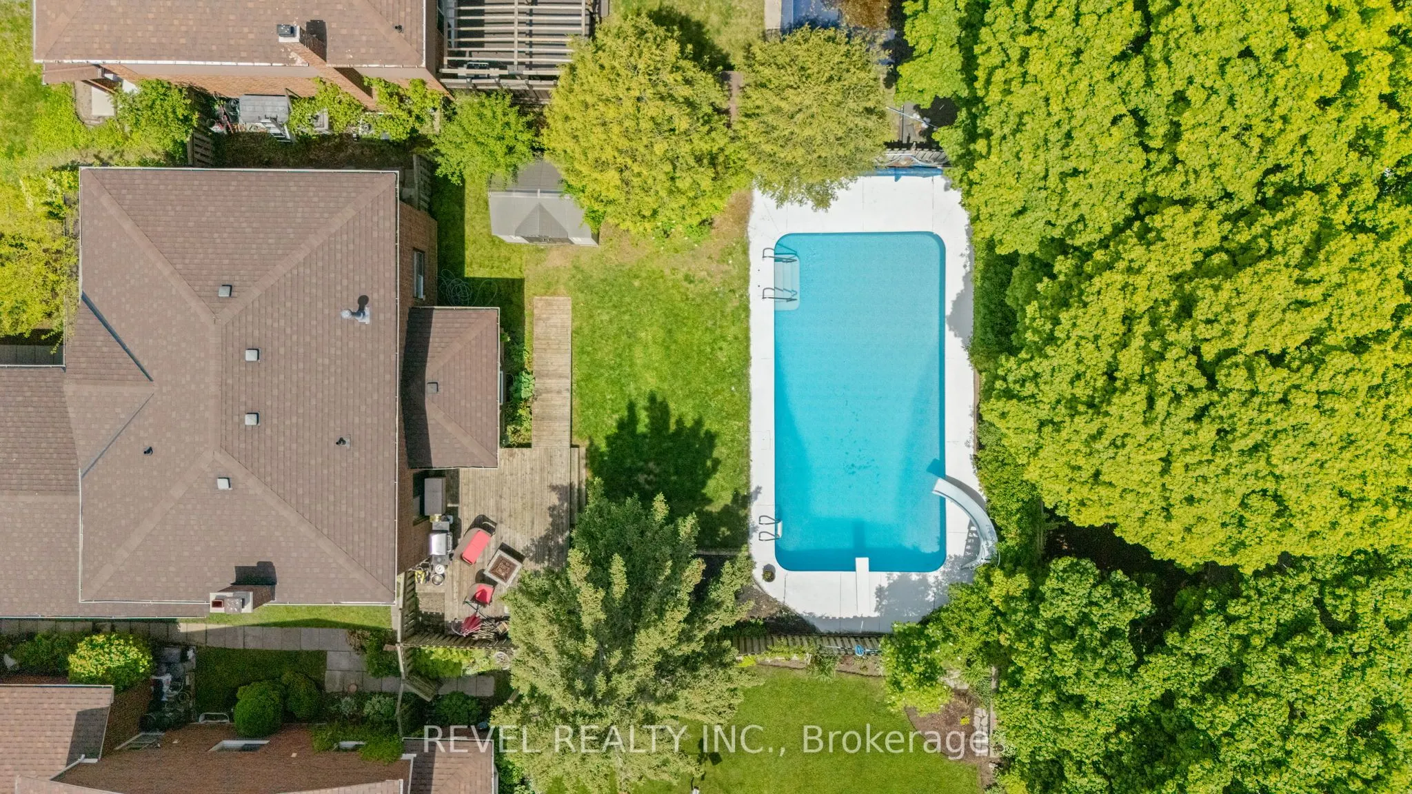 12 Robinson Crescent