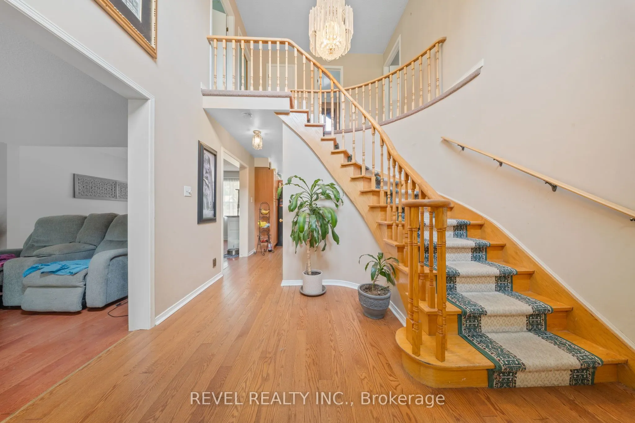 12 Robinson Crescent