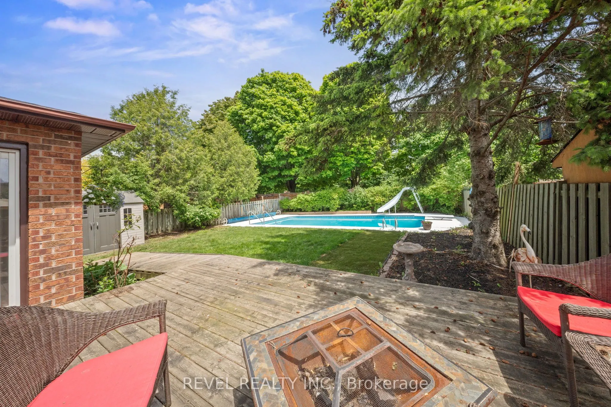 12 Robinson Crescent