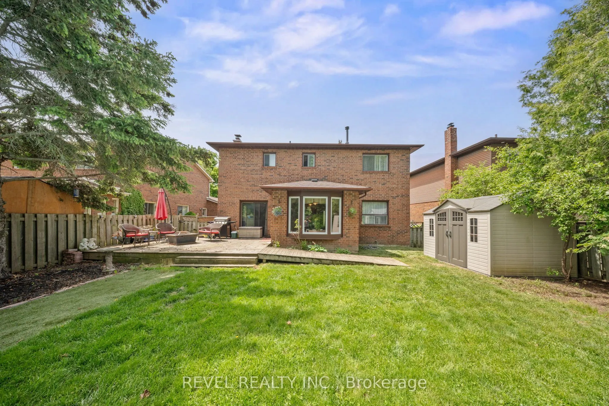 12 Robinson Crescent