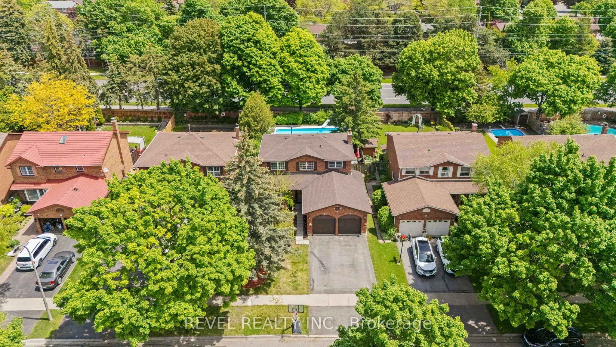 12 Robinson Crescent