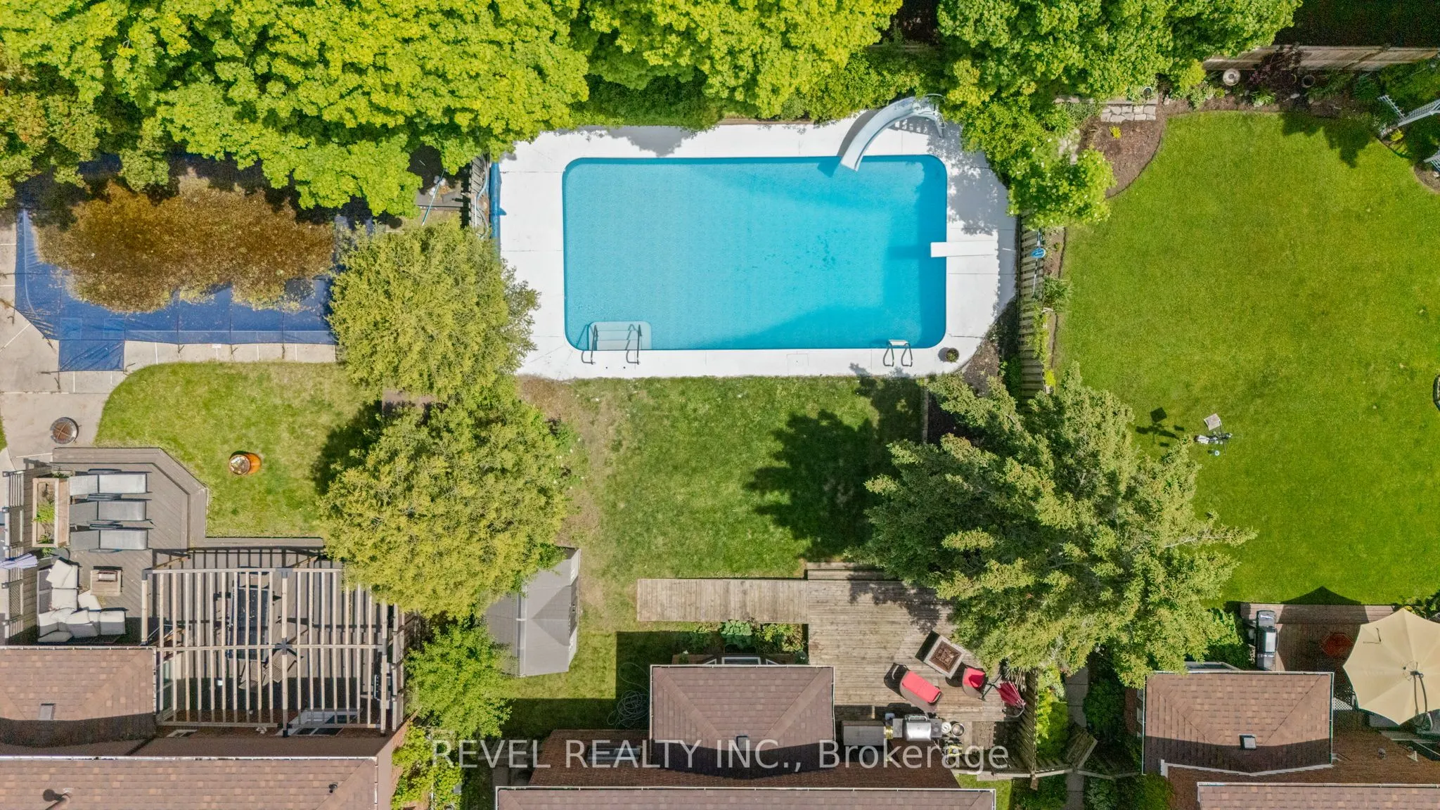12 Robinson Crescent