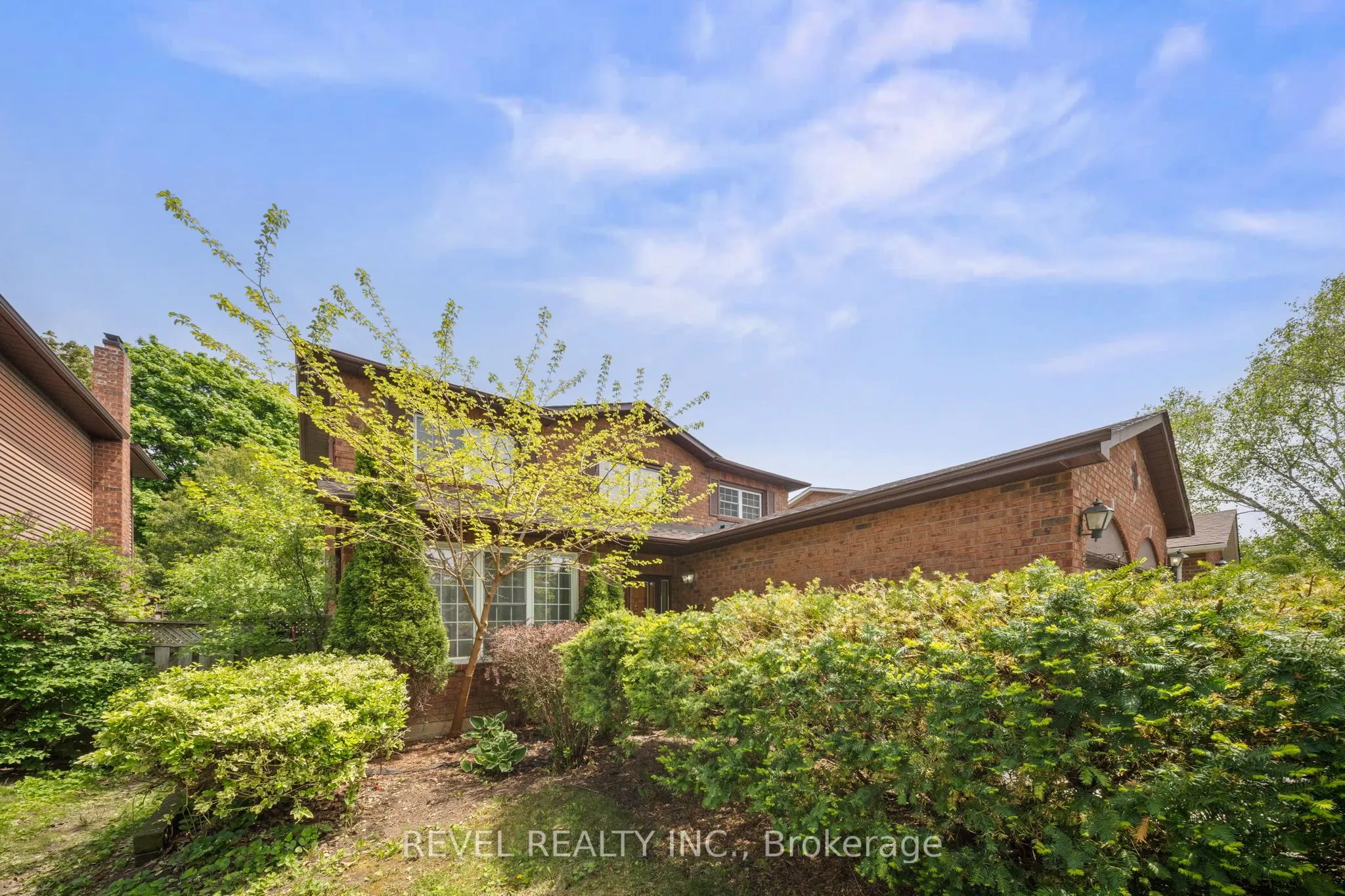 12 Robinson Crescent
