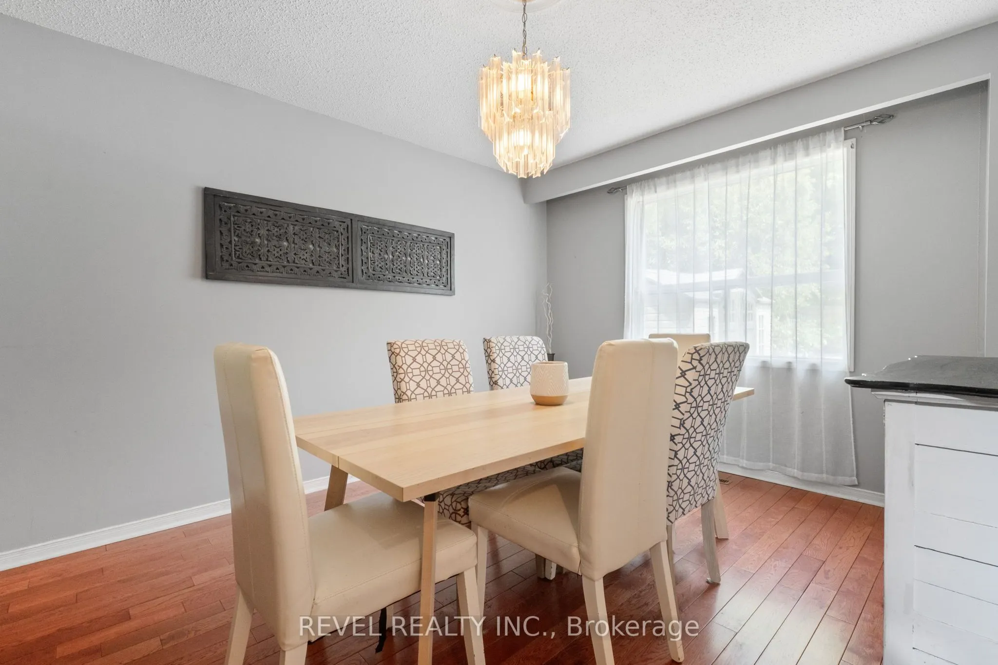 12 Robinson Crescent