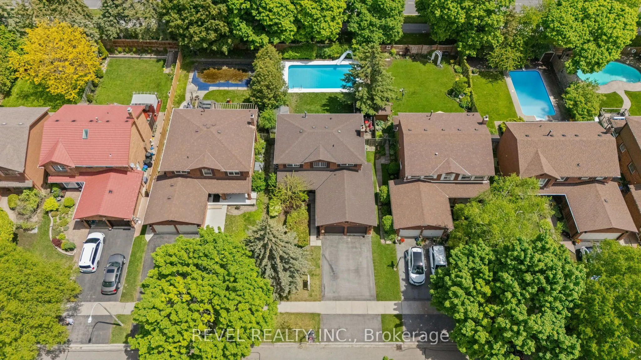 12 Robinson Crescent