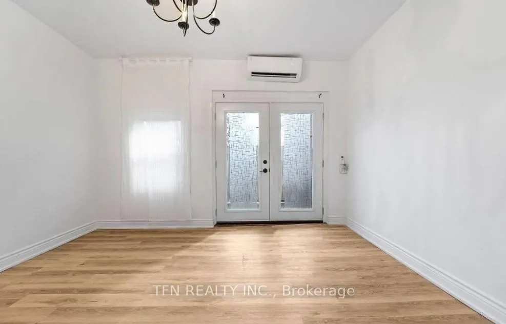 1279-1281 Gerrard Street E