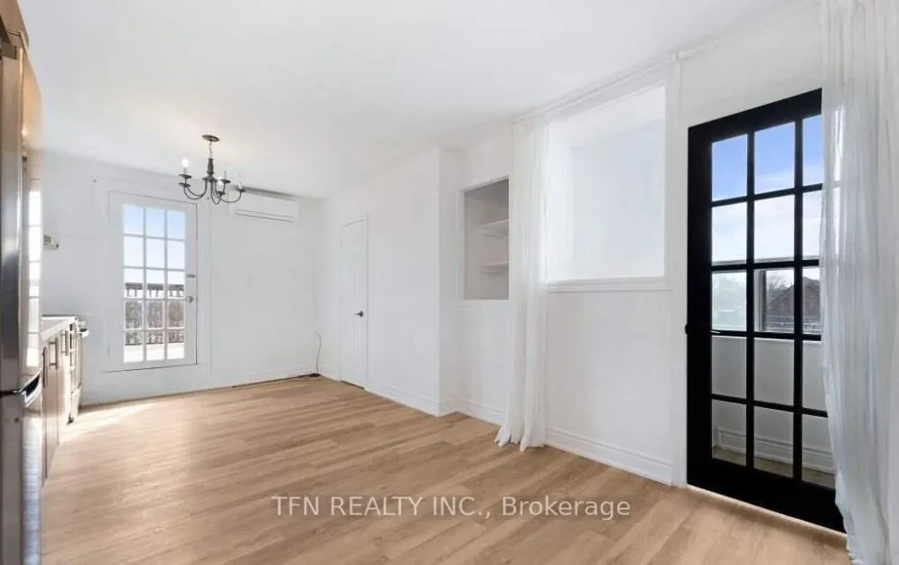 1279-1281 Gerrard Street E