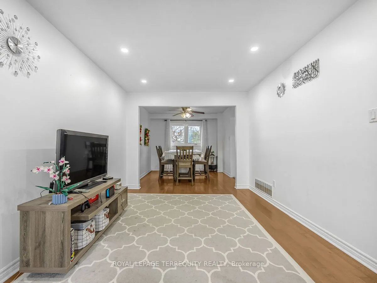 18 Charlton Crescent