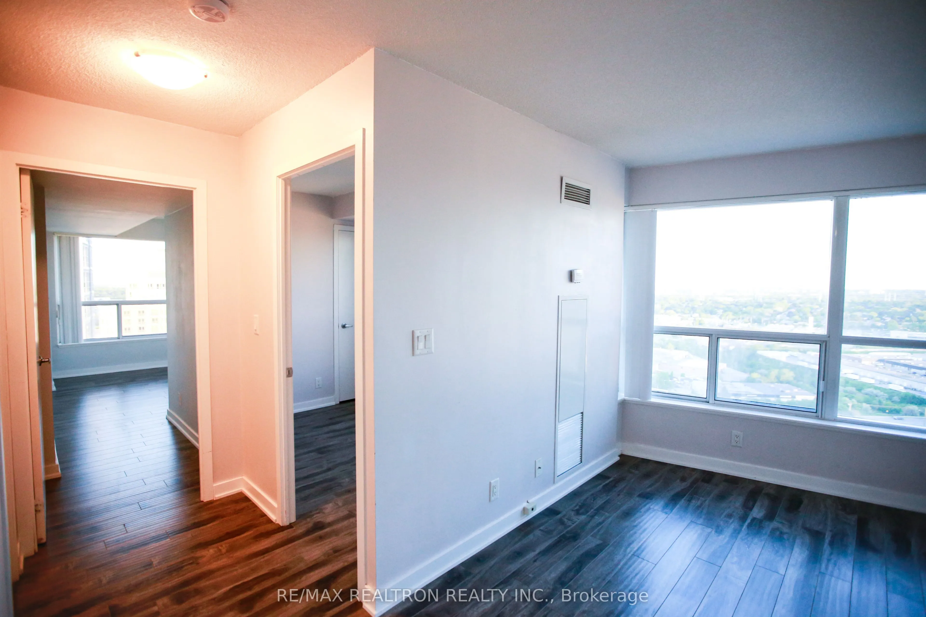 36 Lee Centre Drive, #2906