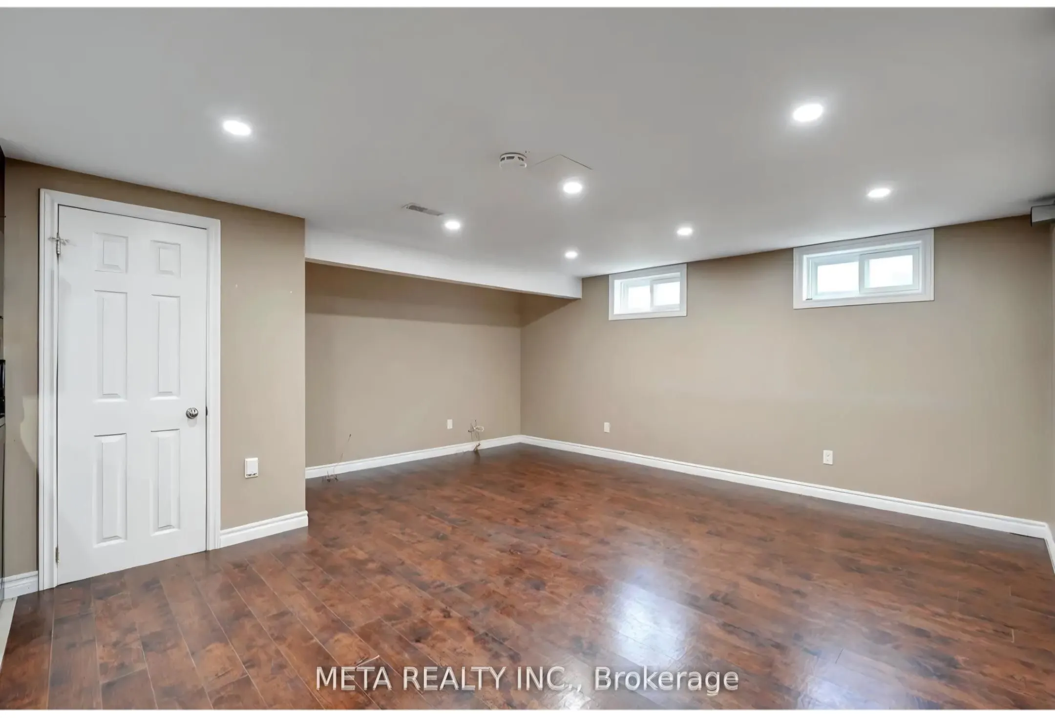 149 Riverside Drive N, #lower